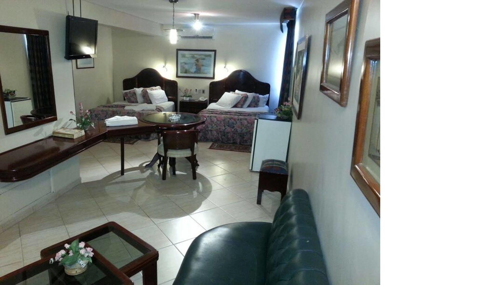 Hotel Arenal Santa Cruz de La Sierra Εξωτερικό φωτογραφία